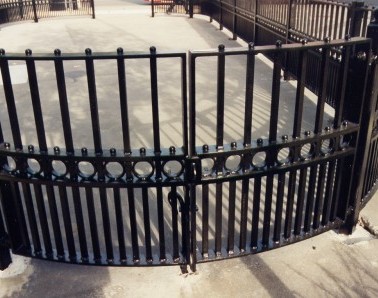 Bespoke Gate with Railings GT005