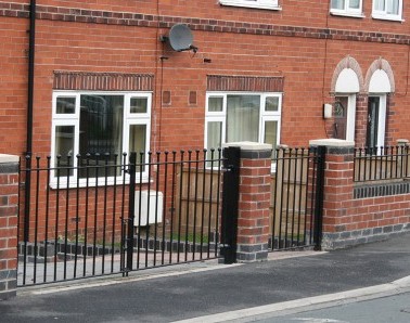 Huntwick Gates and Railings RL009